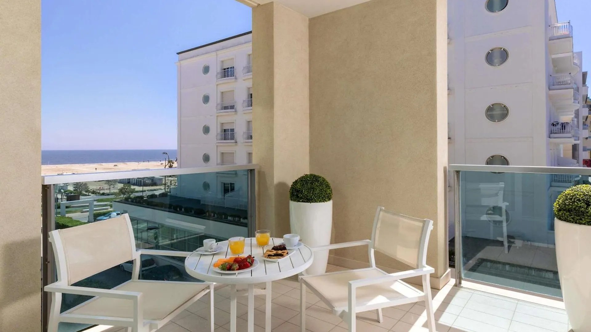 Mercure Hotel Rimini Artis 4*,