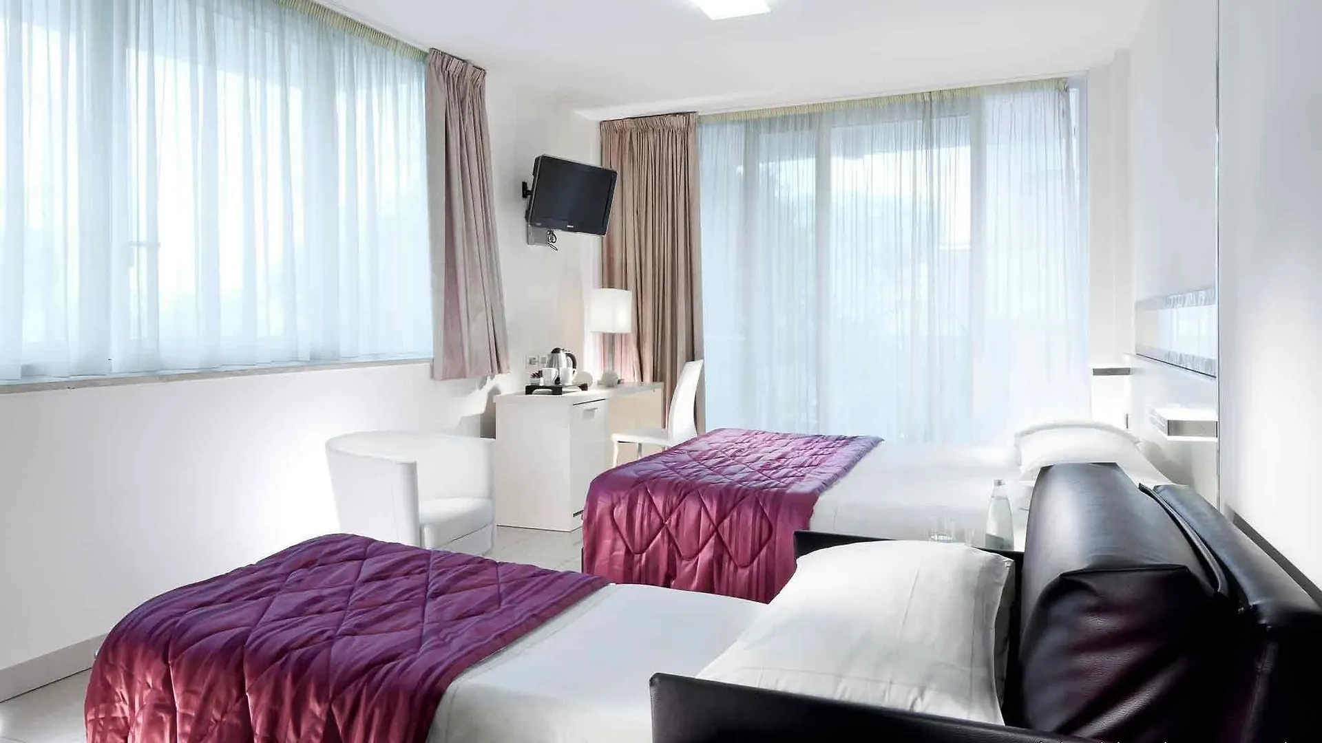 Mercure Hotel Rimini Artis 4*,
